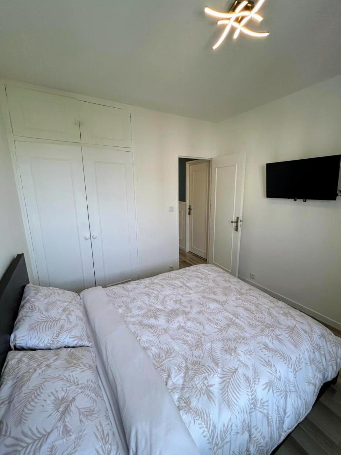 Charmant B&B Espace Et Confort Villeneuve-la-Garenne Bagian luar foto